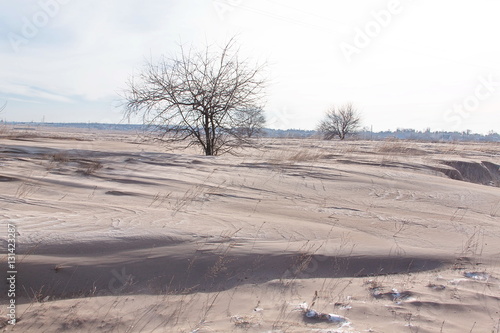 Very dirty snow as result of  strong wind. © Al Suerte