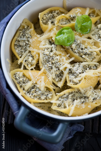 Conchiglioni baked with cottage cheese and spinach