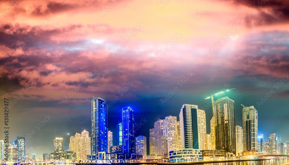 Obraz premium Dubai Marina skyscrapers reflections at sunset, UAE