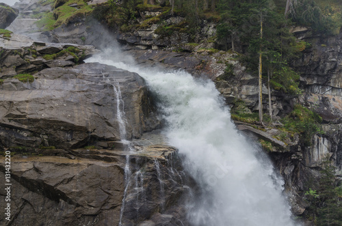 wasserfall in den bergen