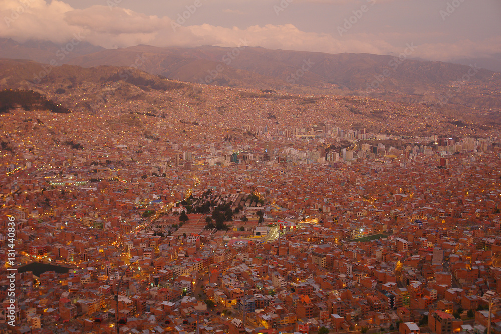 View of the Bolivian city La Paz at sunset
 - obrazy, fototapety, plakaty 