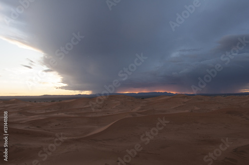 Tormenta en el desierto de Merzouga, Marruecos