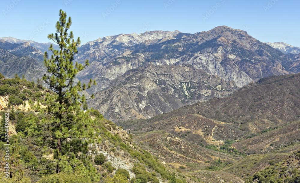 The rugged terrain of Kings Canyon National Park in the southern Sierra Nevada mountains, California, U.S.A.