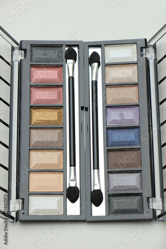 Eye shadow palette