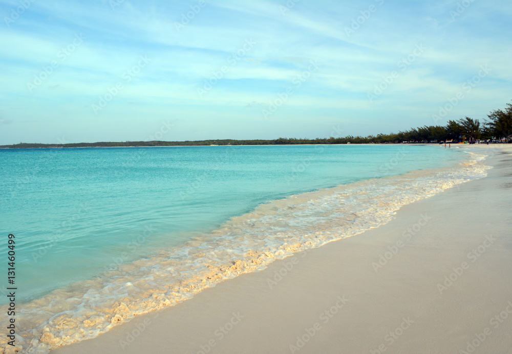 Obraz premium Bahamas Beach/Blue ocean and white sandy beach