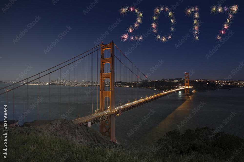 Naklejka premium 2017 Golden Gate Bridge Firework New Year Concept Sunset