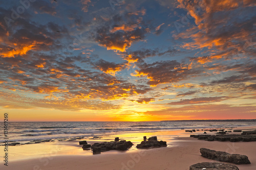 Fototapeta Naklejka Na Ścianę i Meble -  Vila Gale Beach at Sunset. In Albufeira, Algarve, Portugal