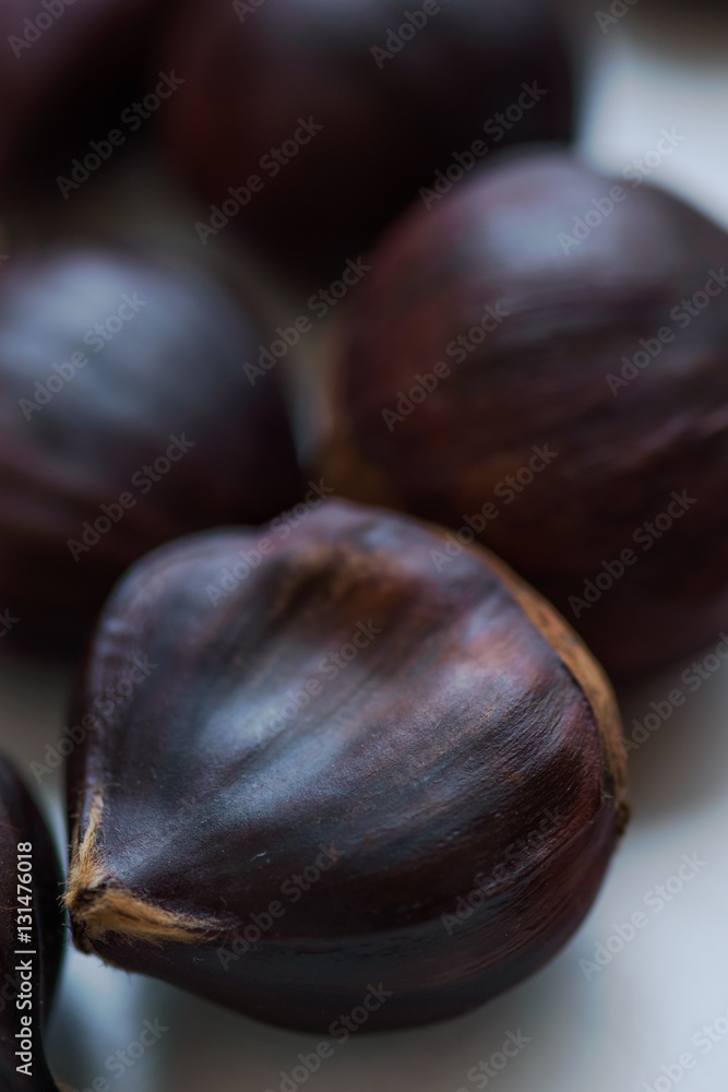Obraz premium Chestnut fruits on light background selective focus