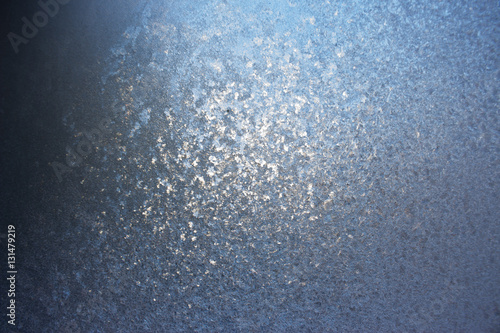 Ледяные узоры на окне