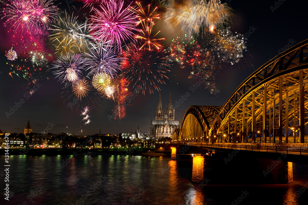 Feuerwerk über Köln/Rhein
