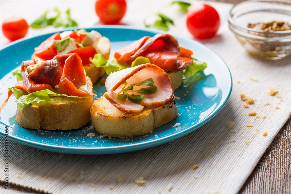 Bruschetta with salmon and bacon
