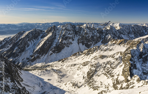 View of the ridges on a sunny winter day. © gubernat