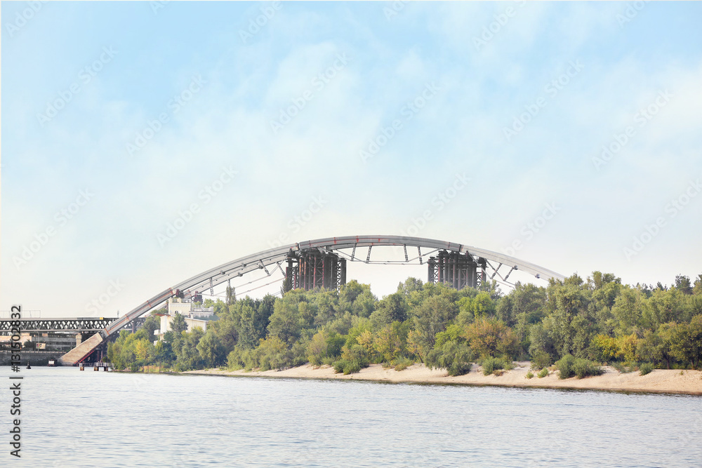 Naklejka premium View of river in city