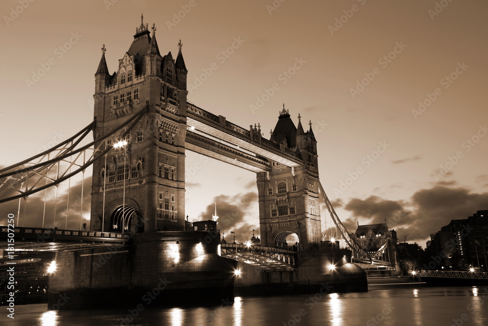 Obraz premium Famous and Beautiful Evening View of Tower Bridge, London, UK