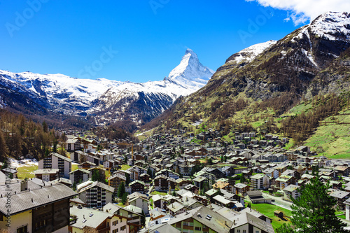 Obraz na plátně Zermatt village and Matterhorn Peak in background.