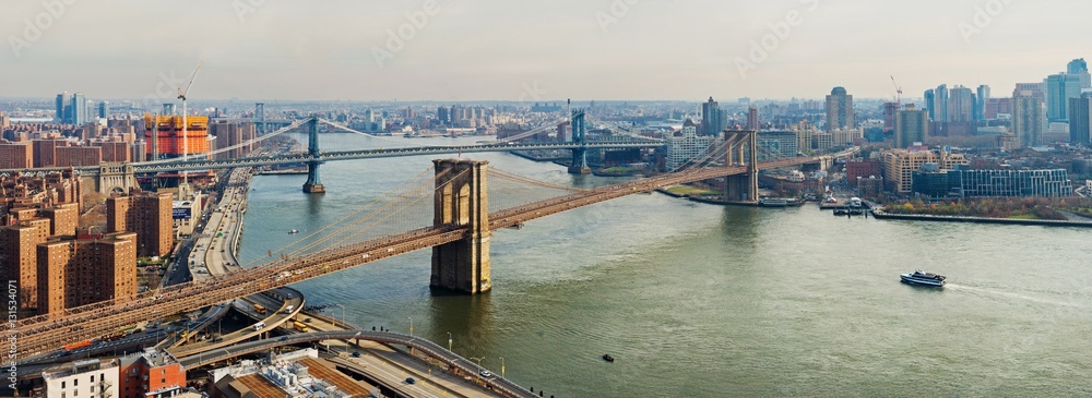 Fototapeta premium Manhattan and Brooklyn Bridges