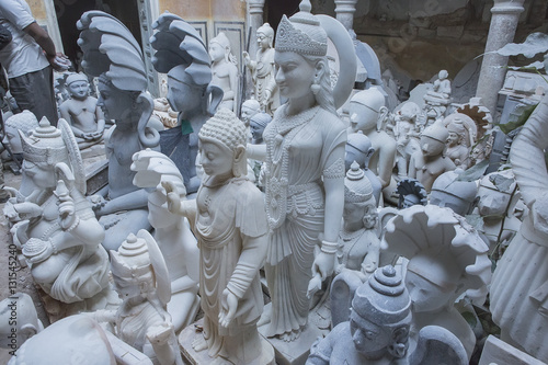 Statues of Hindu Gods and Goddess. Crafts and Arts of India. Mur photo