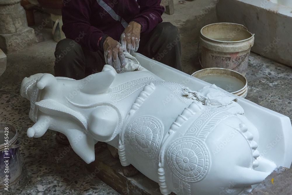 Φωτογραφία Statues of Hindu Gods. Nandi - Shiva's bull. Crafts and Arts of