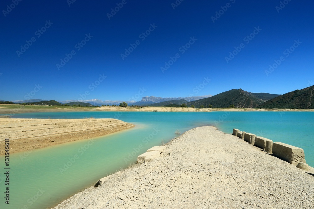 Fototapeta premium LAKE OF MEDIANO, VALLEY OF THE CINCA , PYRENNEES , SPAIN 