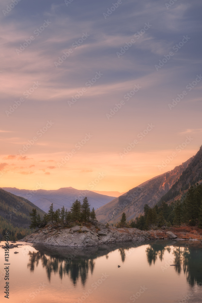 Obraz premium Sunset Mountain Lake With Pink Calm Waters, Altai Mountains Highland Nature Autumn Landscape Photo