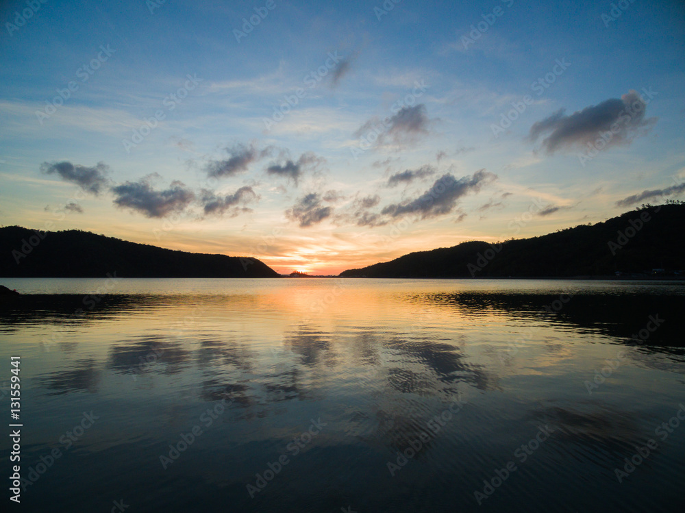 Obraz premium 湖の夕日