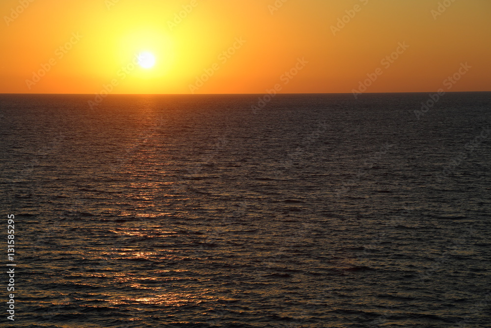 Obraz premium Scenic view of beautiful sunset above the Mediterranean sea