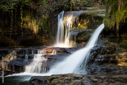 Fototapeta Naklejka Na Ścianę i Meble -  Wasserfall im Märchenwald