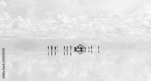 Tableau sur toile alar de Uyuni is largest salt flat in the World (UNESCO World Heritage Site) - A