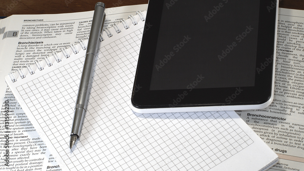 Obraz premium Laptop and notepad,book with pen and on wood table.