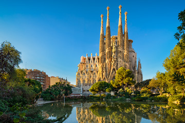 Wandcirkels Barcelona Sagrada Familia basiliek in Barcelona  © Mapics