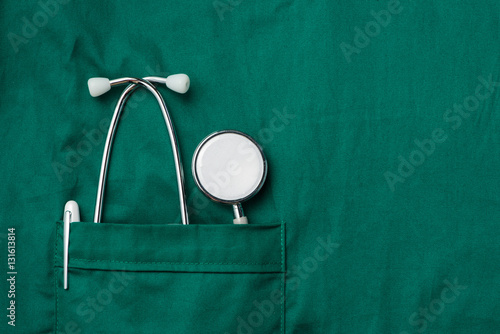 Obraz na płótnie Closeup of a stethoscope on a medical uniform w salonie