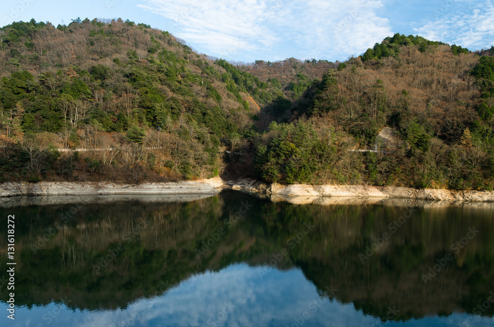 Obraz premium Mountain and lake