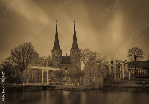 The bridge is part of the 1514 Oospoort in Delft in the Netherlands and used to close the gate. The current bridge was originally designed in 1867