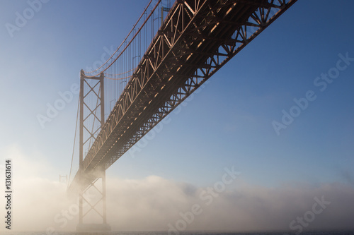 Nevoeiro Ponte 25 de Abril - Lisboa © Penteas