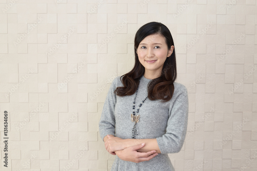 微笑む女性 微笑む女性