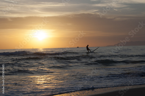 surfista al tramonto © tommypiconefotografo