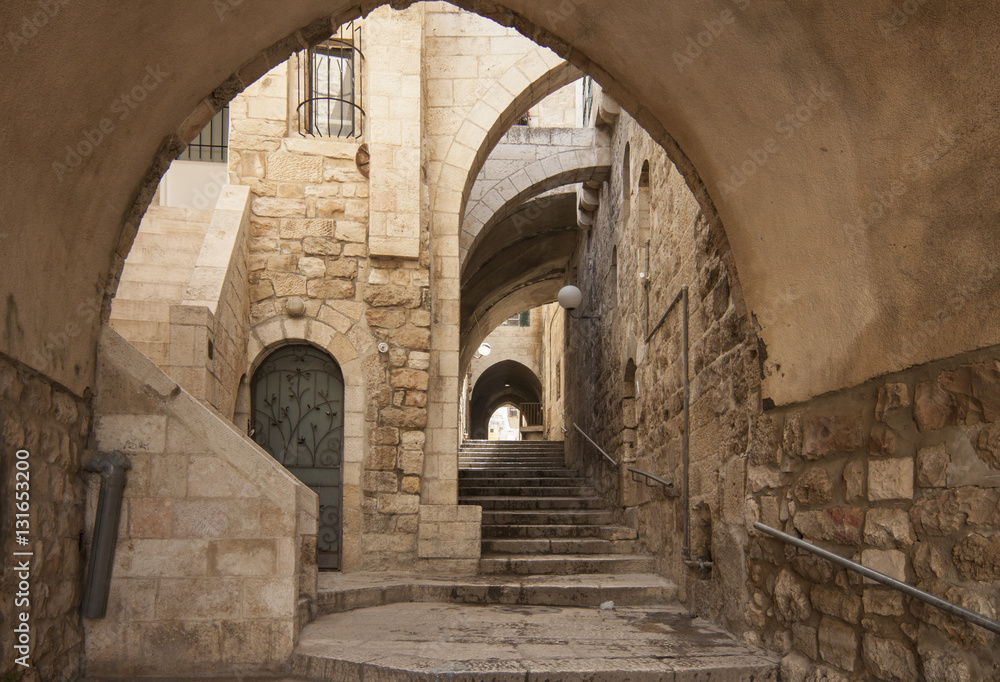 Obraz premium Izrael - Jerozolima - Stare miasto ukryte przejście, kamienne schody i łuk