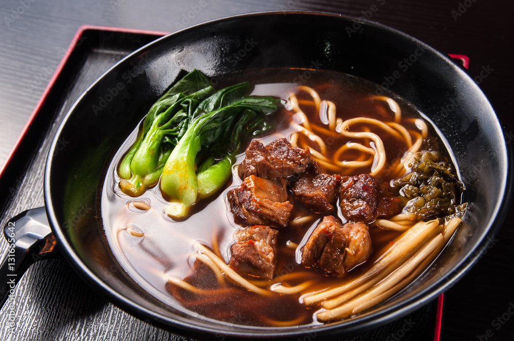 Fototapeta premium Braised beef noodle