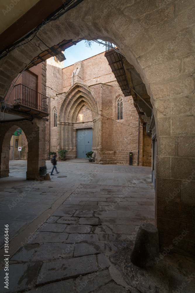 Fototapeta premium Puerta gótica de la iglesia de Sant Miquel de Cardona