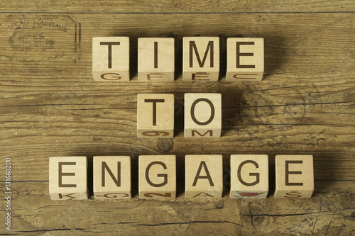 time to engage text on cubes on wooden background