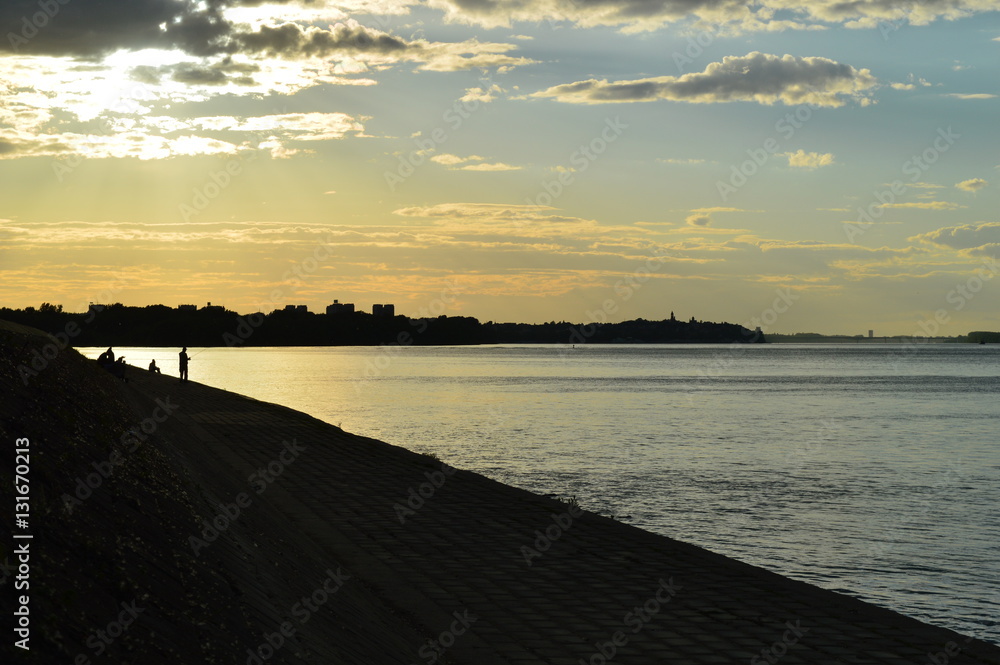 Fototapeta premium Sunset over the Danube in Belgrade