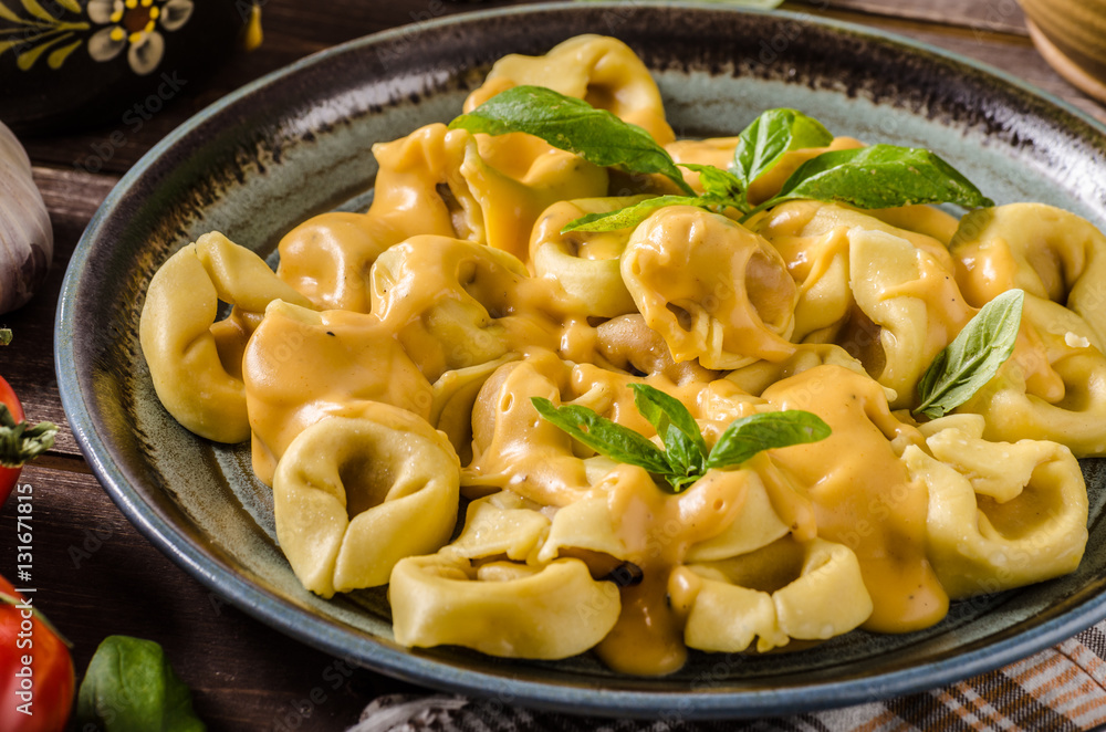 Tortellini with cheese sauce Tortellini with cheese sauce