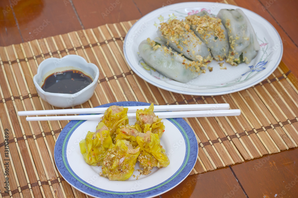 Steamed stuff bun (Salapao) and dumpling on mat bamboo.