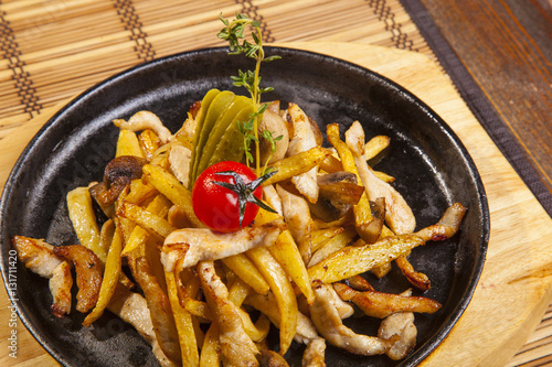 fried potatoes with mushrooms and chicken