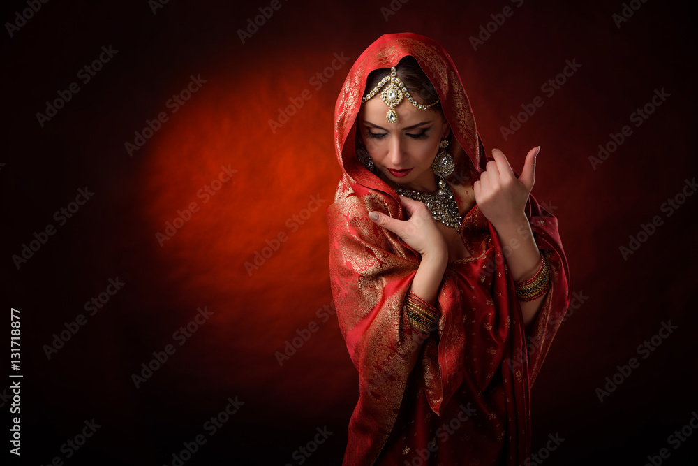 Portrait of beautiful indian girl . Young hindu woman model kundan jewelry . Traditional costume Portrait of beautiful indian girl . Young hindu woman model kundan jewelry . Traditional costume