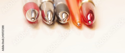 Kugelschreiber in einer Reihe photo