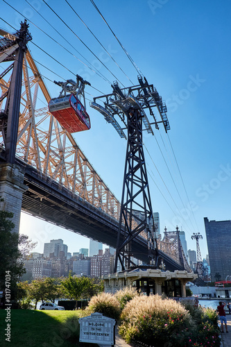 NEW YORK CITY - SEPTEMBER 27, 2016: The Roosevelt Island Tram high above the park next to Brooklyn Bridge