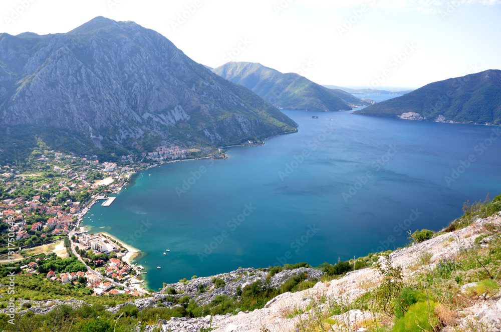 Czarnogóra - Zatoka Kotorska, widok na Risan i cieśninę Verige
