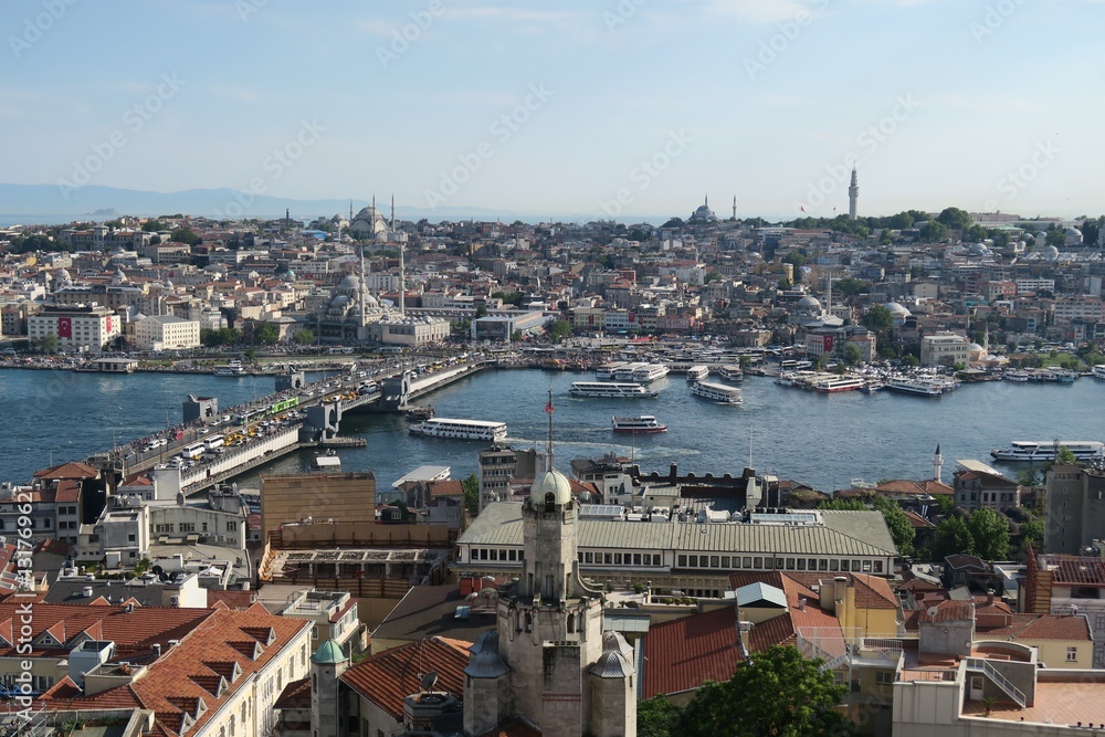 Galata Bridge is conneting Istanbuls Oldtown Sultanahmet over the Golden Horn - Bosphorus - with Beyoglu.