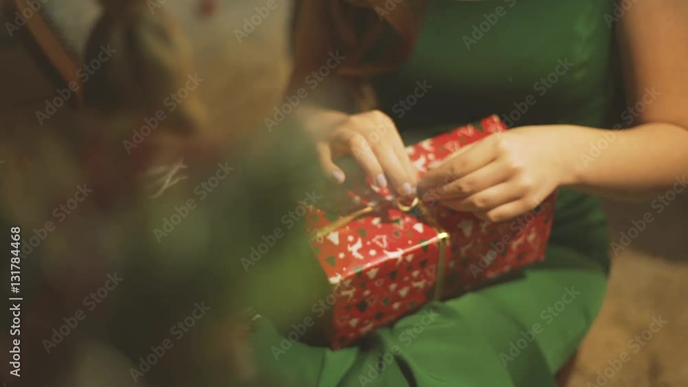 Unpacks Gift Box whith christmas Tree Unpacks Gift Box whith christmas Tree